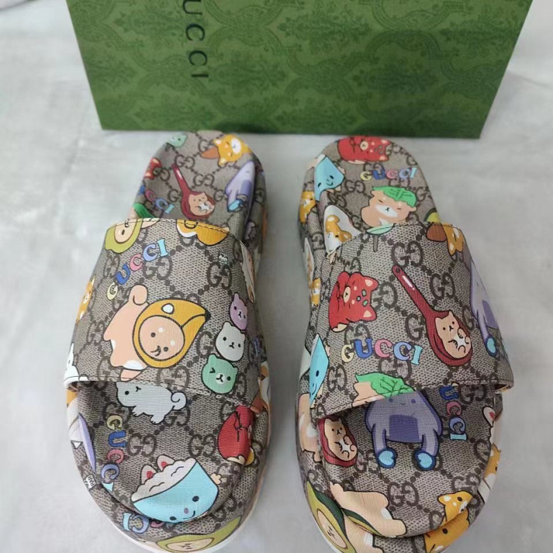 G*u*i slippers